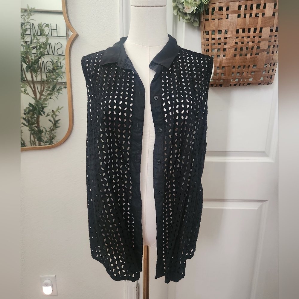 Black Sleeveless Button-Up Top